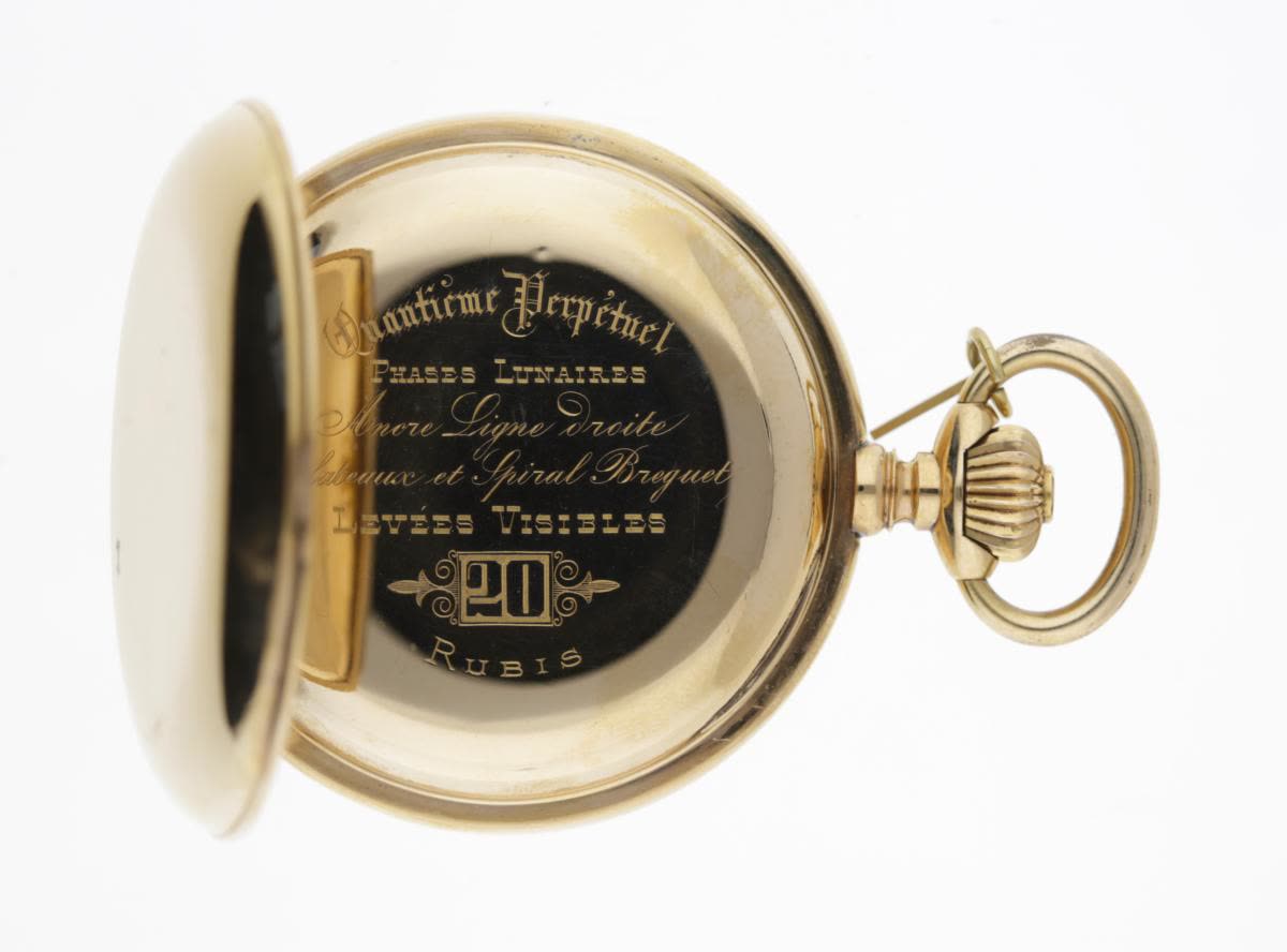 The polished gold hunter case has two glazed bezels (MIH I-360)