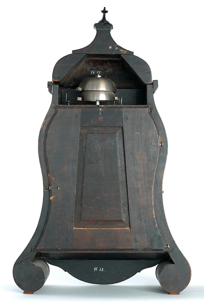 The curved blackened wood case has two round feet with applique rosettes decorated with flowers and leaves (MIH IV-15)