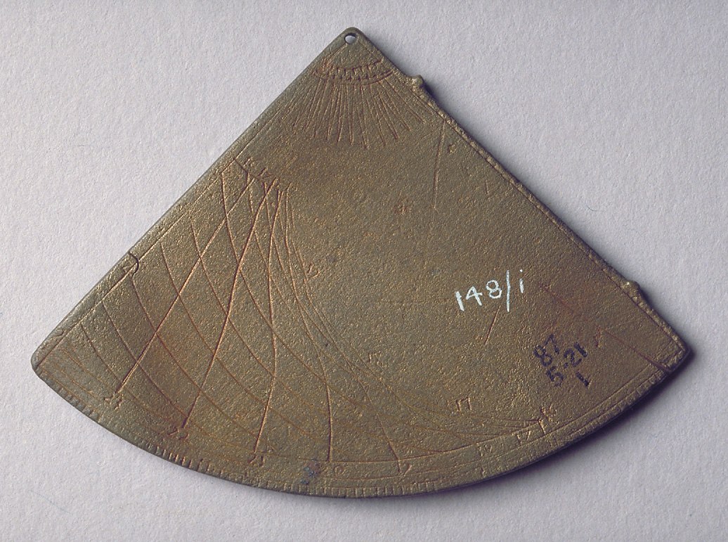 Front view of the quadrant showing the engraved hour lines and degree scale.