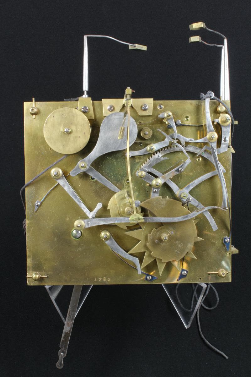 Neuchâtel pendulum clock in Louis XVI style (MIH IV-6)