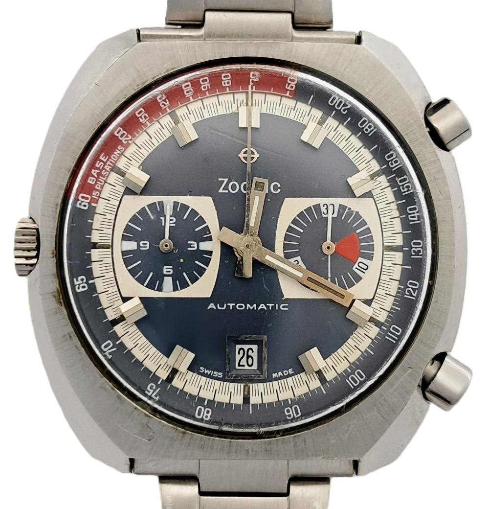Frontal view of the Zodiac chronograph reference 902.886 showing the dial, hands, pushers, and left-side crown