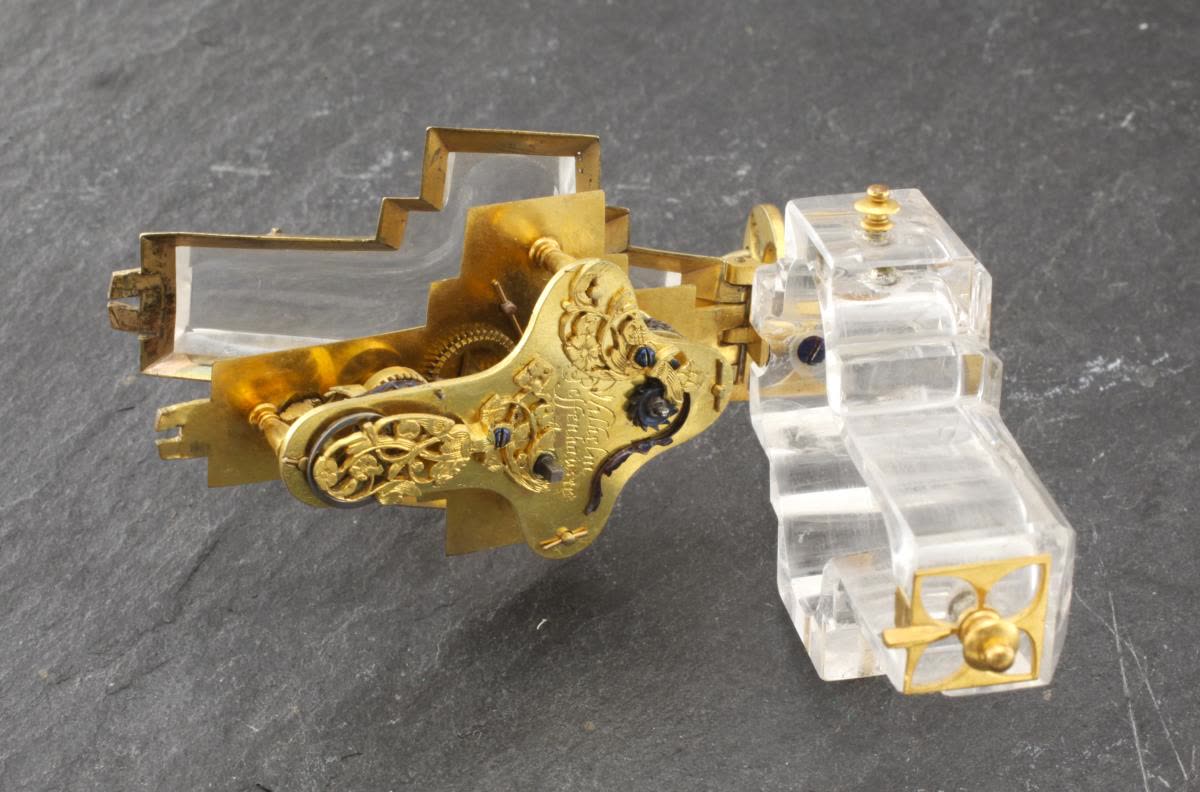 Rock Crystal cross with a movement of the same shape (MIH I-9)