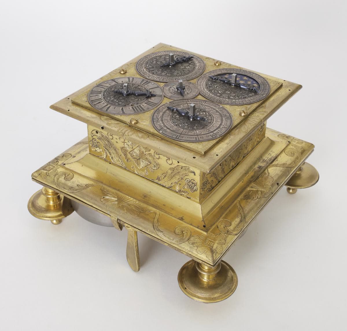Astronomical table clock (MIH IV-154)