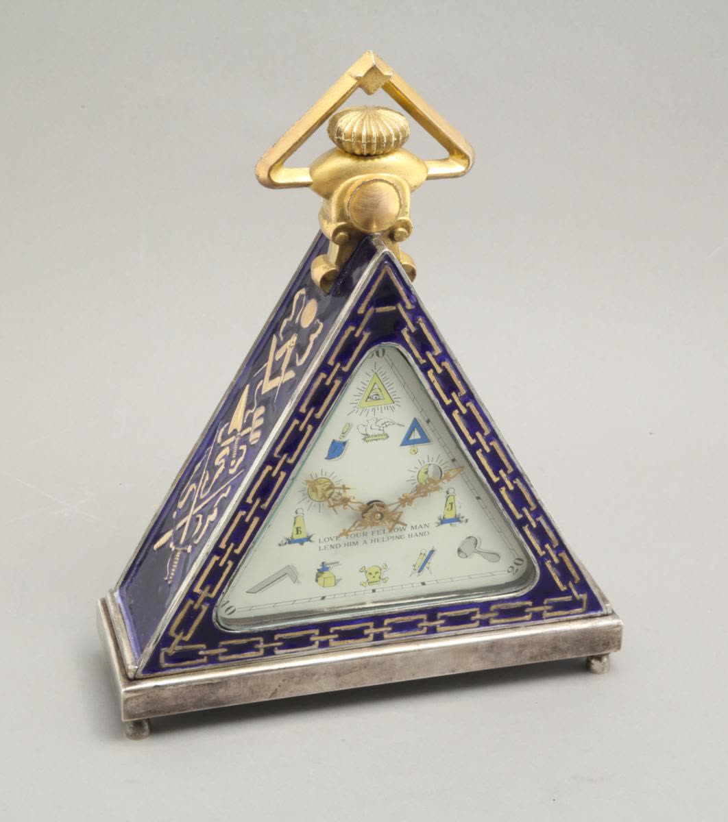 Clock with Masonic symbols (MIH IV-912)