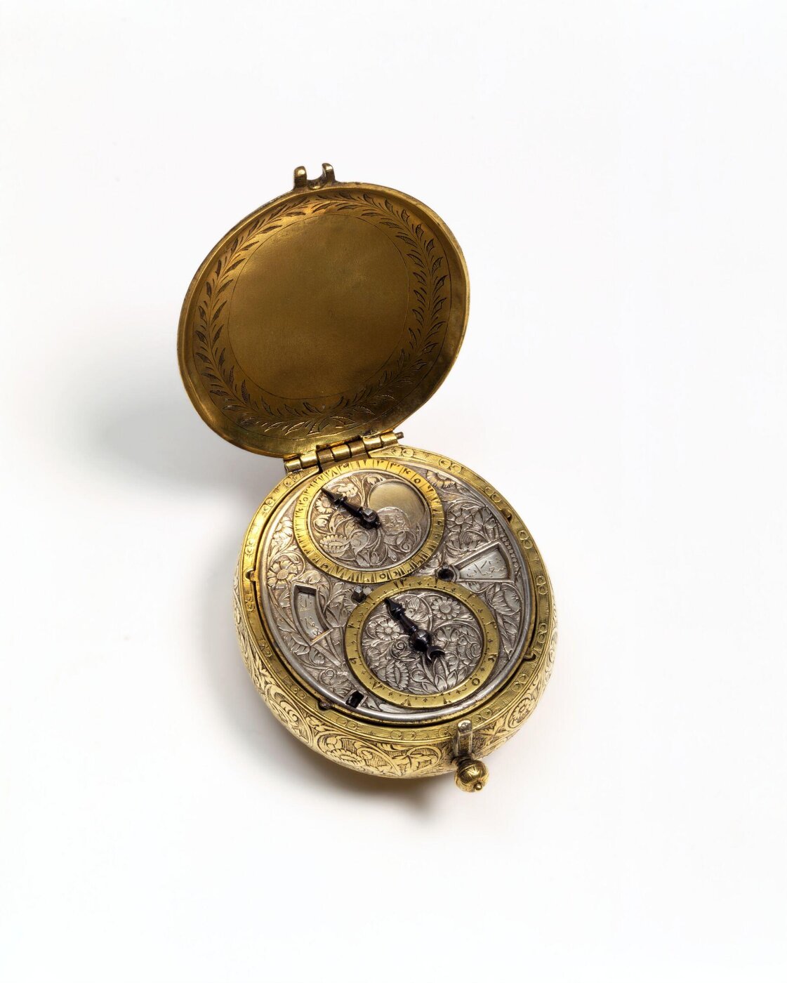Calendar watch with Arabic inscriptions, 136-1907 — 136-1907; exact catalogue exterior view