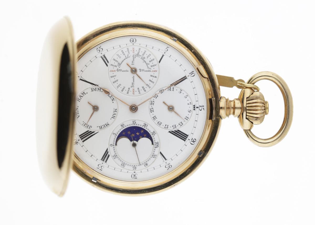 The polished gold hunter case has two glazed bezels (MIH I-360)