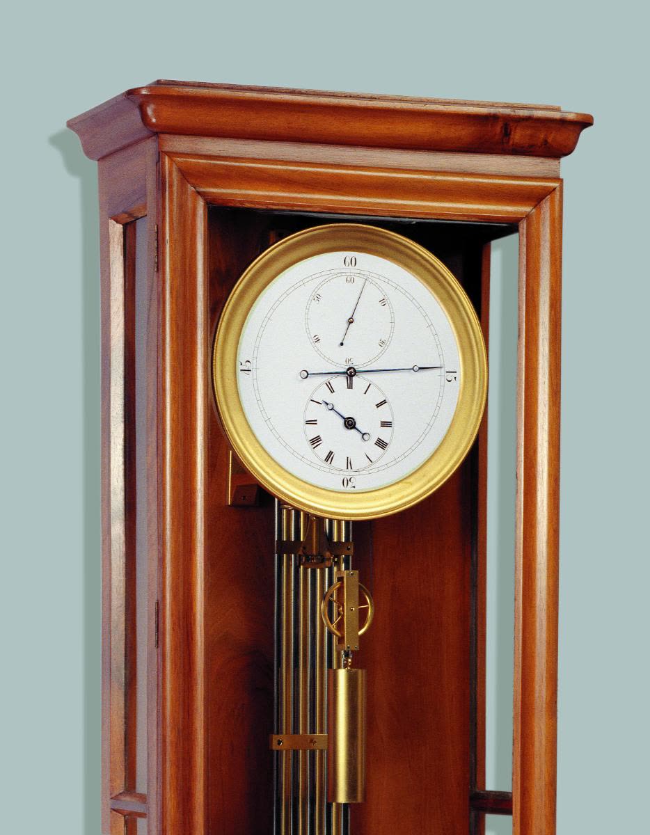 The solid walnut case is decorated with rounded mouldings and glazed on three sides (MIH IV-492)