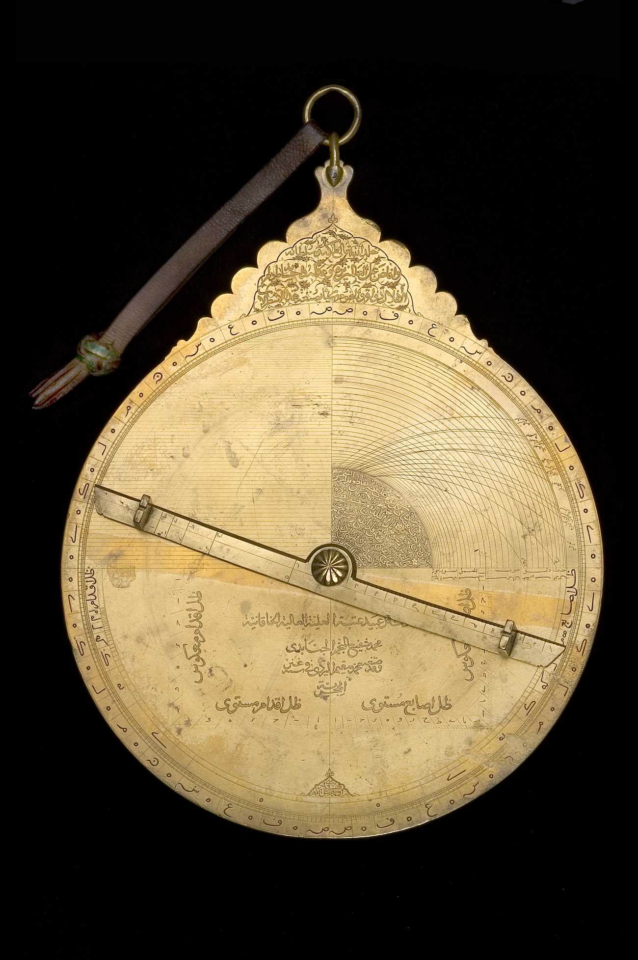Oxford 45747 — back with engraved scales and inscription