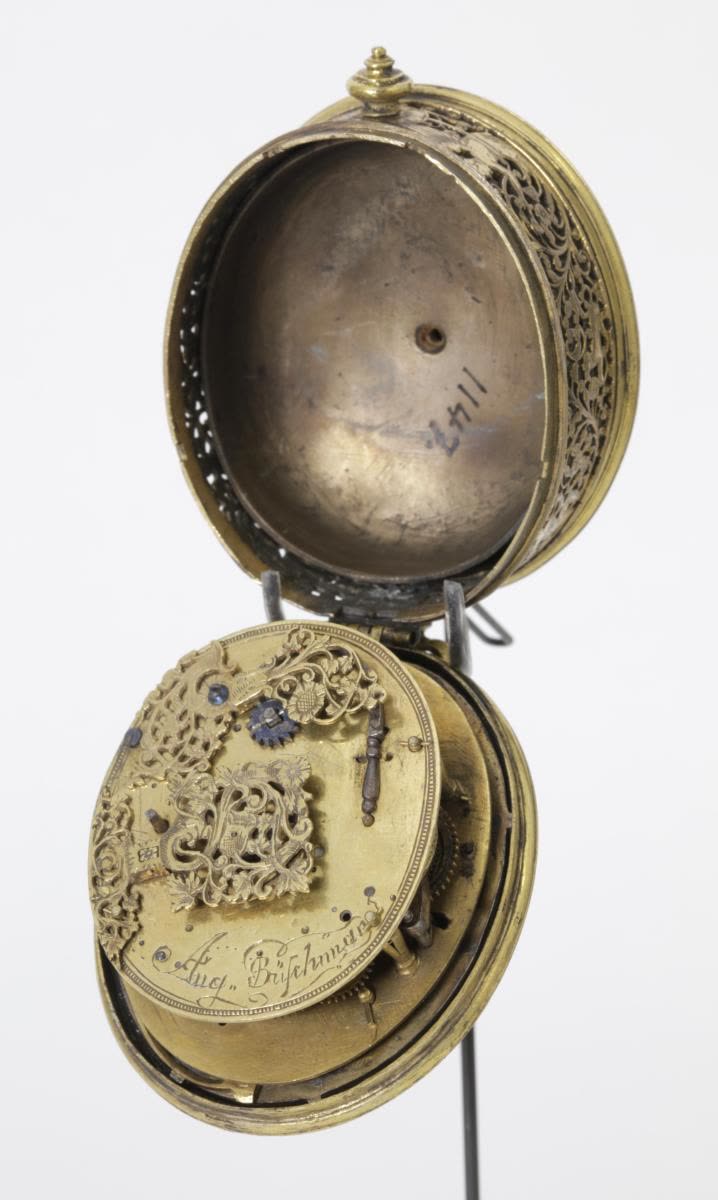Montre ovale à réveil (MIH I-1147)