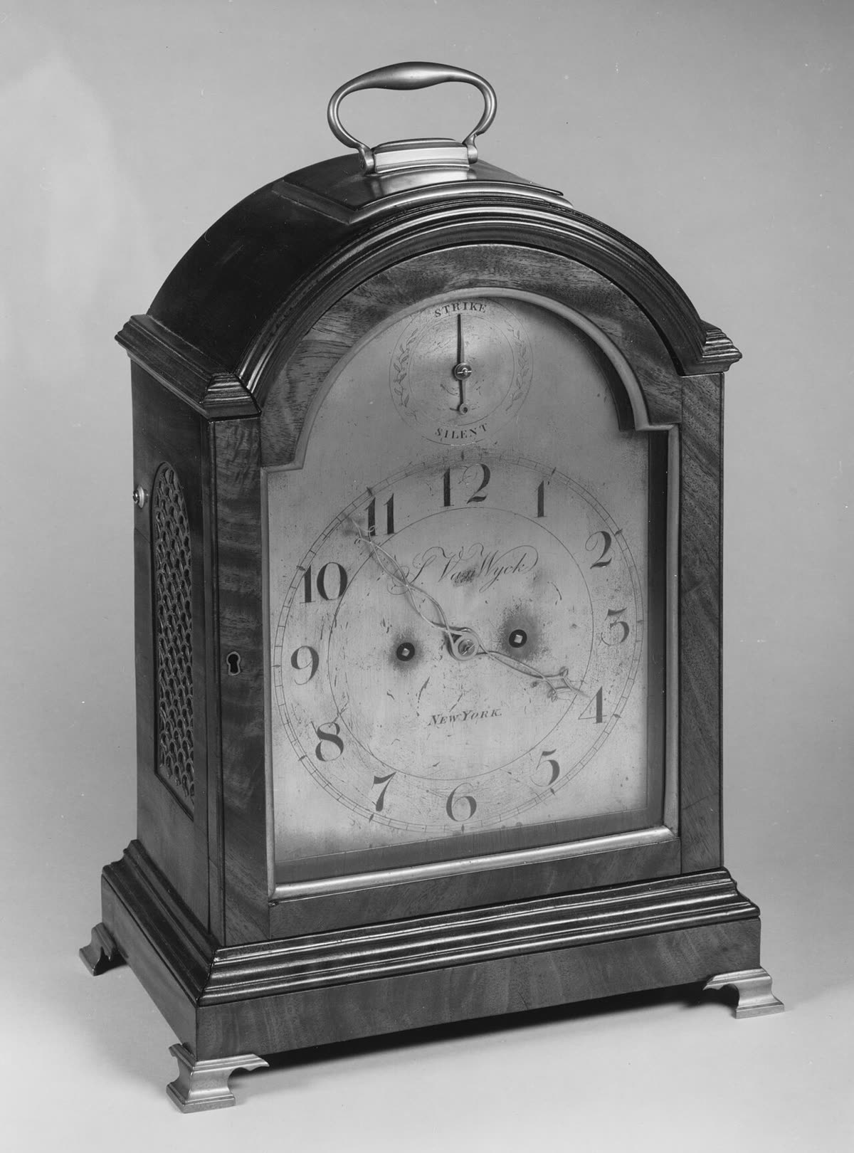 Bracket Clock MET 241216