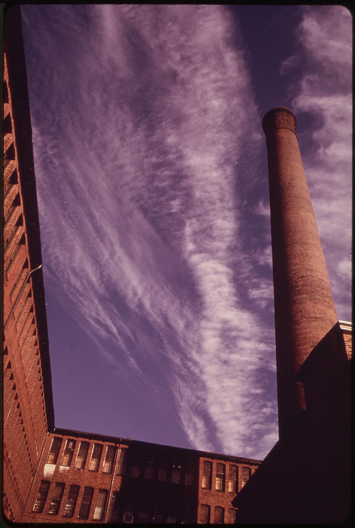 WALTHAM WATCH COMPANY FACTORY. WALTHAM IS ONE OF 35 MANUFACTURING CITIES AND TOWNS ON THE CHARLES RIVER - NARA - 550009