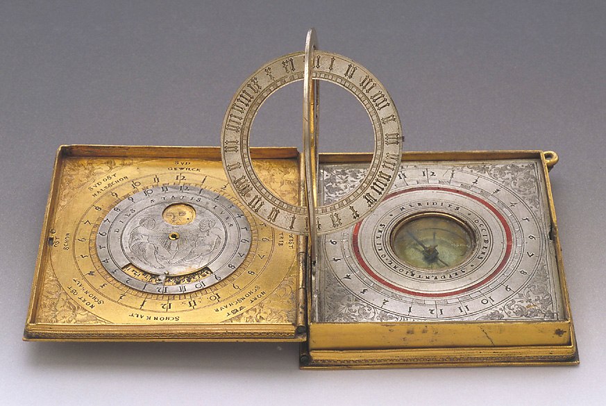 The compendium in an open state, displaying the compass, lunar volvelle, and the raised equinoctial dial.