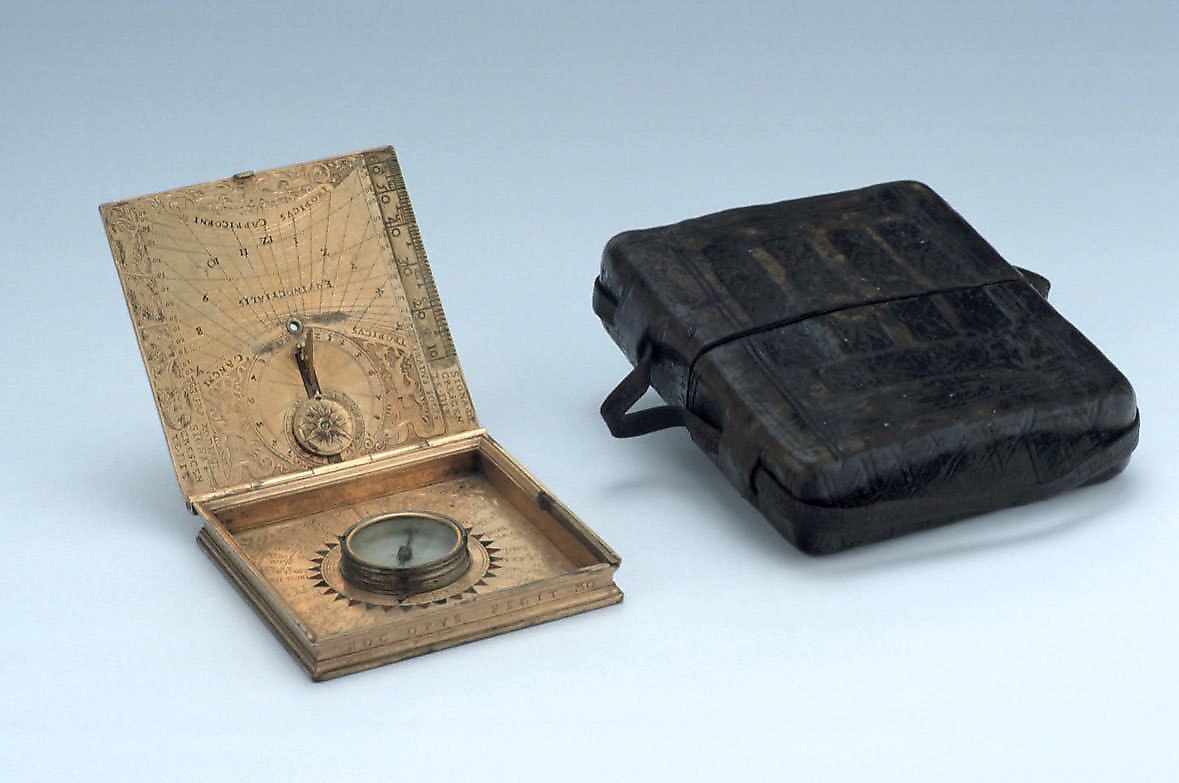 Astronomical compendium by Ulrich Schniep (1563) alongside its leather case.