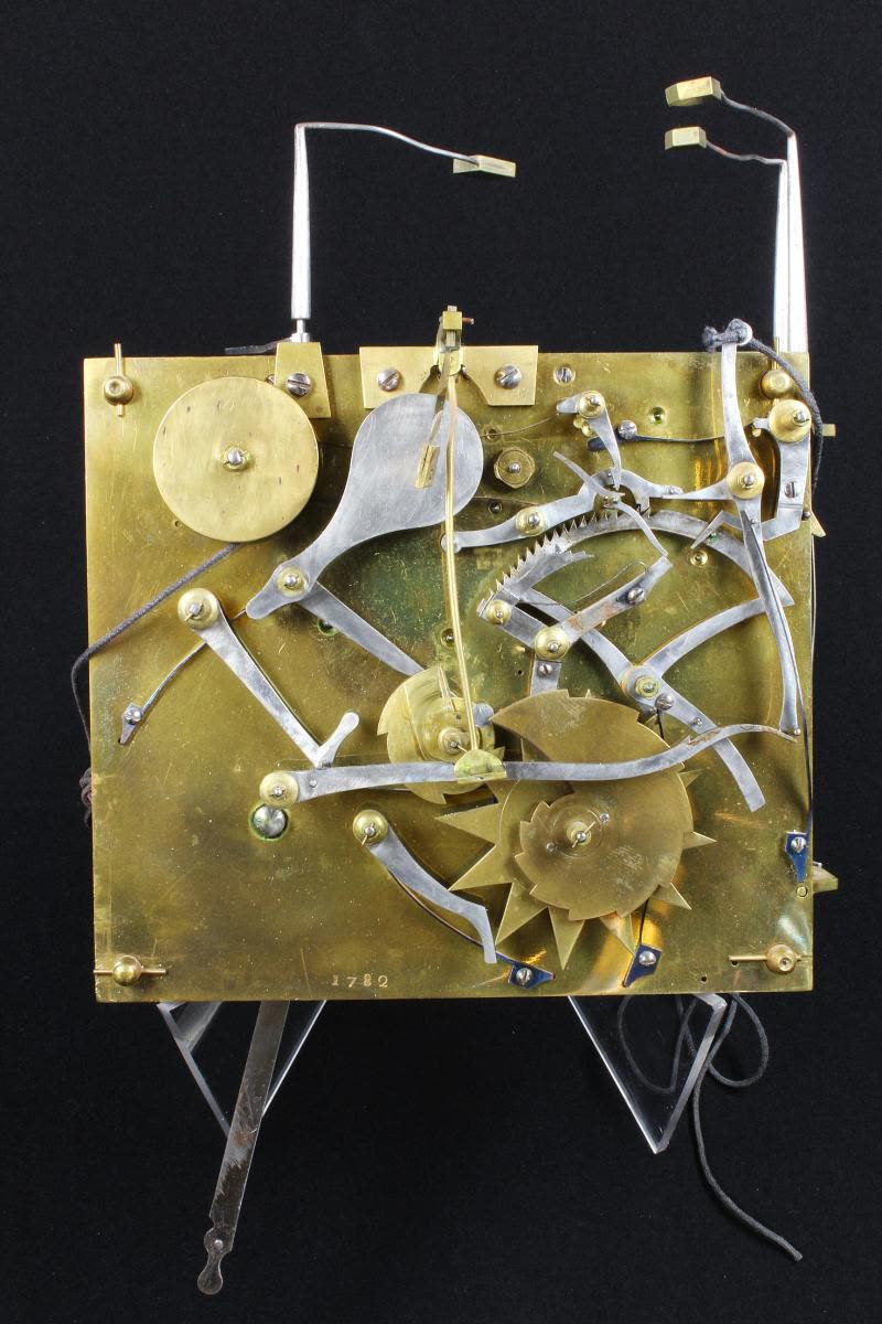 Neuchâtel pendulum clock in Louis XVI style (MIH IV-6)