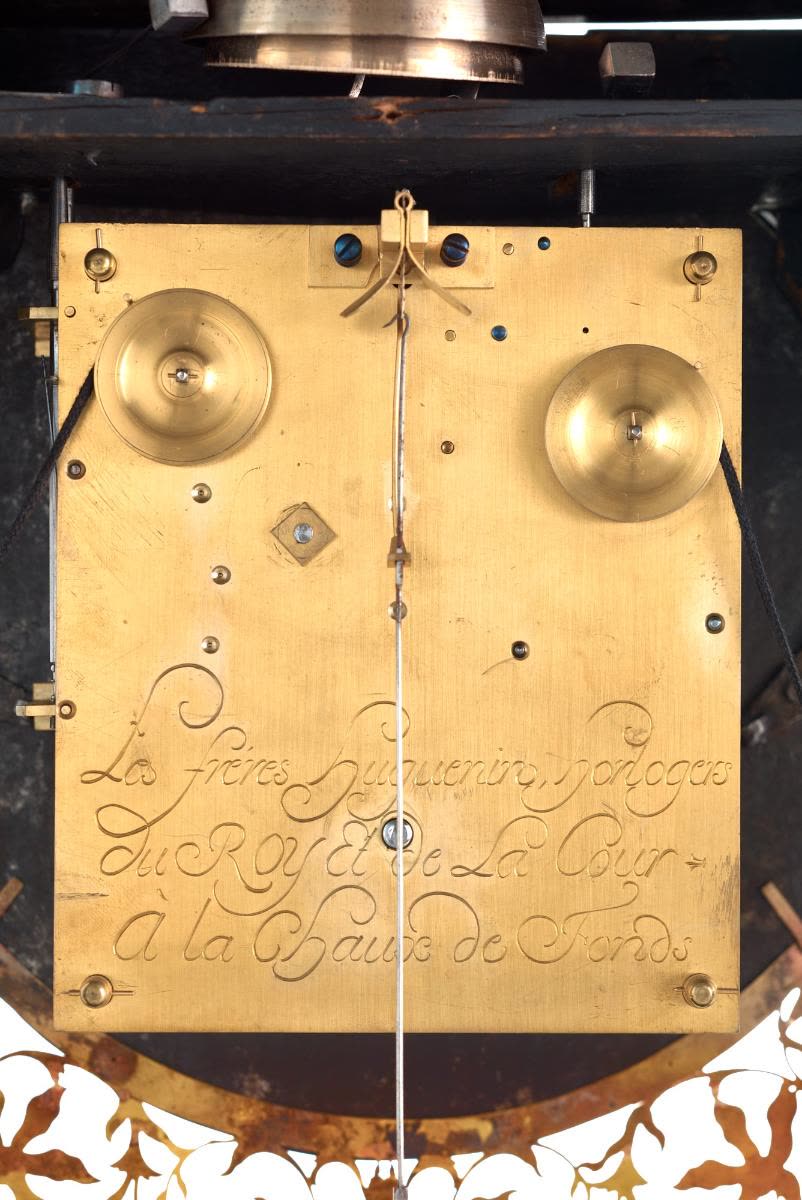 The curved, black painted wooden case is decorated with engraved and pierced brass appliques featuring interlaced scrollwork and tulips (MIH IV-413)