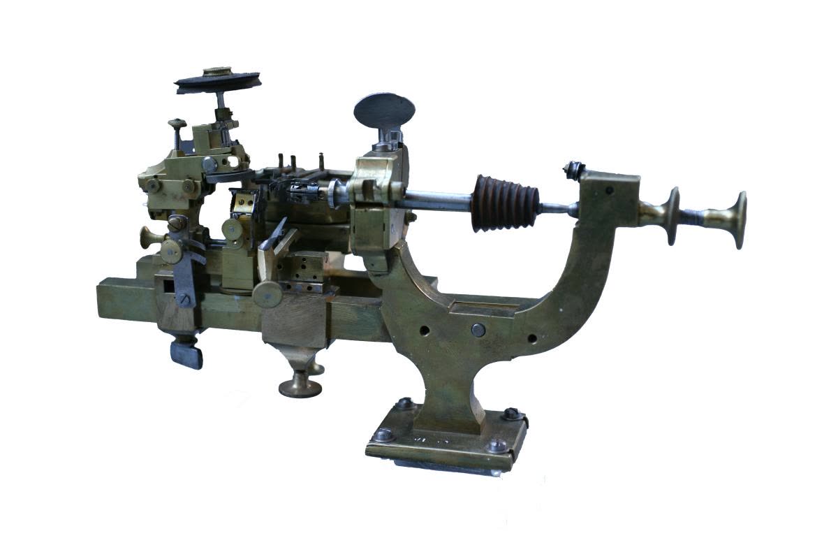 Machine for Turning Arbors and Grinding Pivot Ends (MIH VI-164)