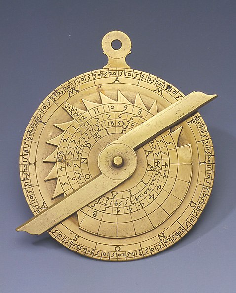 The obverse side of the nocturnal, showing the notched volvelle, hour and calendar scales, and the non-original central rule.
