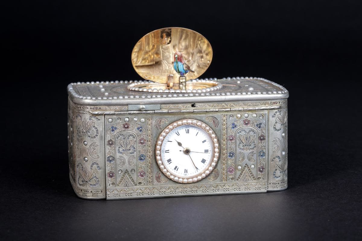 Coffret avec oiseau chanteur (MIH IV-89)