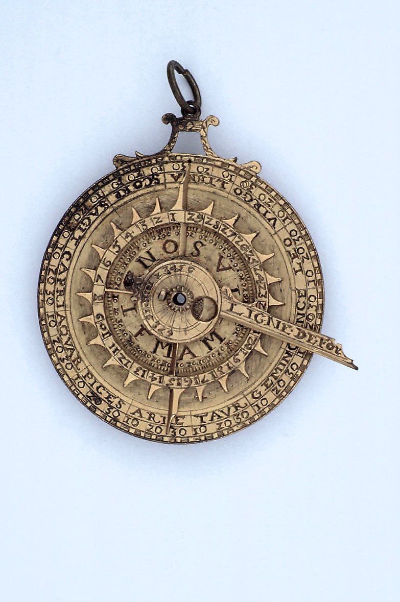 The obverse face of the nocturnal and sundial showing the central pierced disc, the lunar volvelle, and the index arm labeled 'LIGNE DE FOI'.