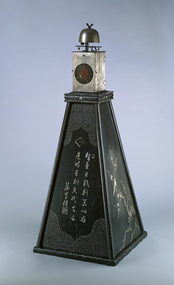 Overall view of the Japanese lantern clock mounted on its mother-of-pearl inlaid pyramidal lacquer stand