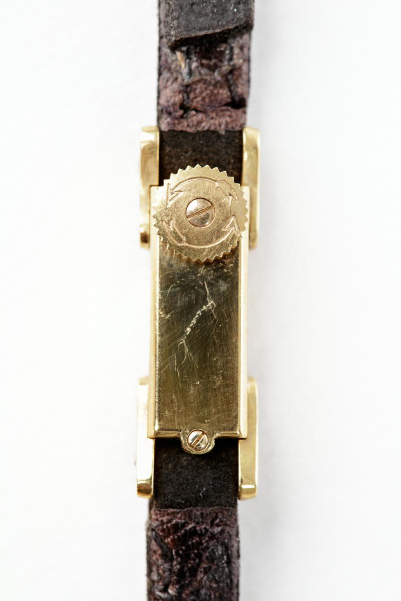 Montre bracelet minuscule (MIH I-428)