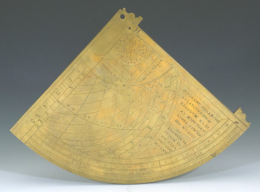 The obverse face of the brass quadrant, showing the Italian hour dial, zodiacal calendar, shadow square, and the signature of Giovanni Battista Giusti.