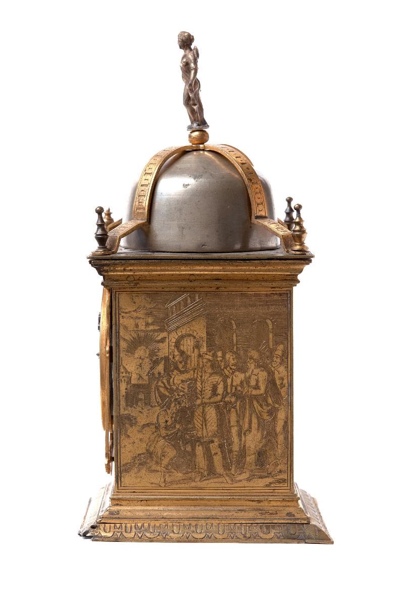 Striking table clock (MIH IV-47)