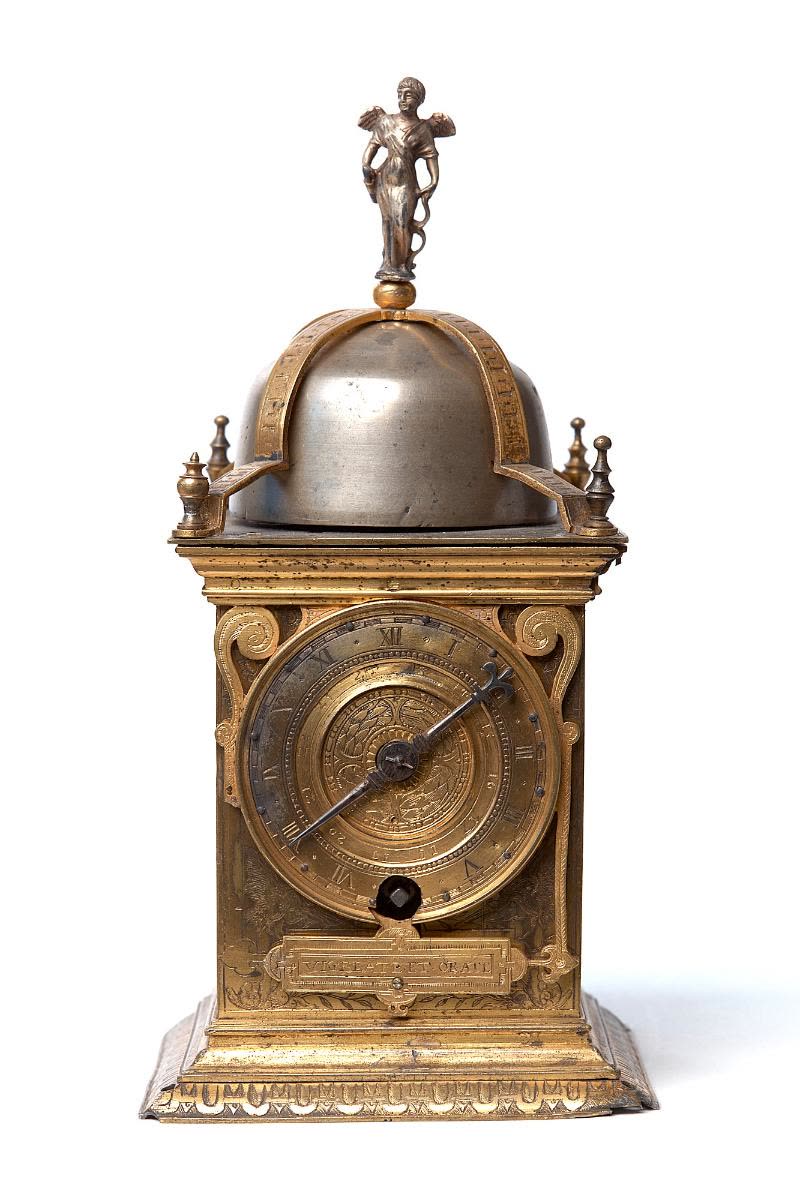Striking table clock (MIH IV-47)