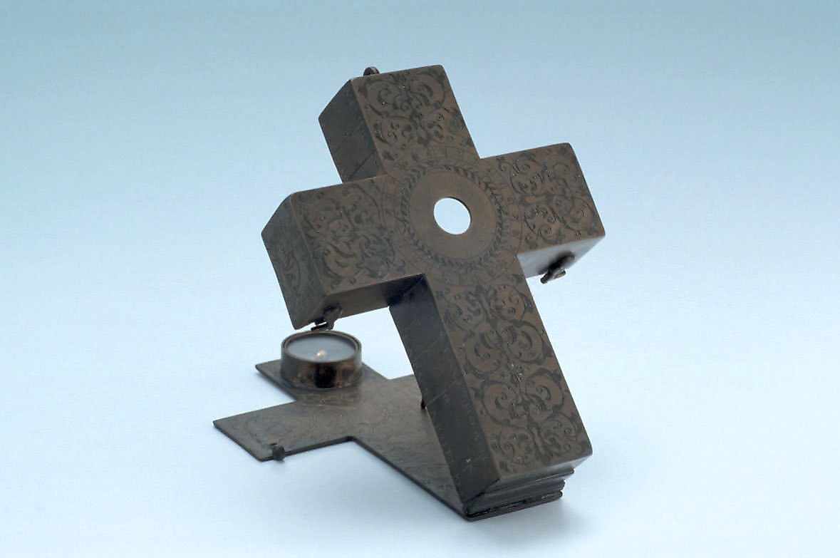 The crucifix dial shown with its compass visible on the base plate.
