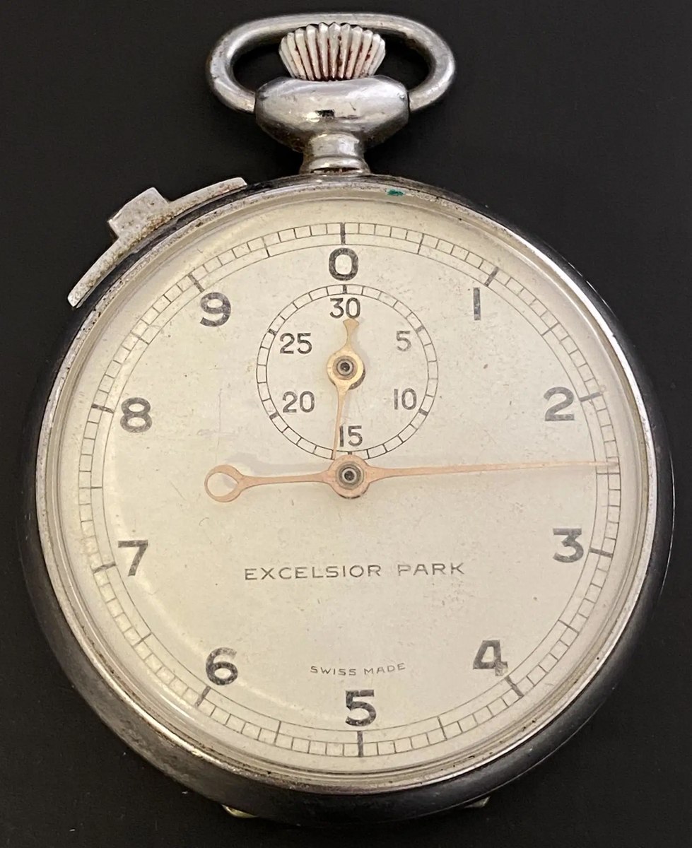 Dial and front view of the Excelsior Park stopwatch
